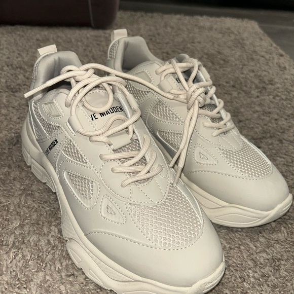 Steve Madden White Sneakers - Picture 6 of 6